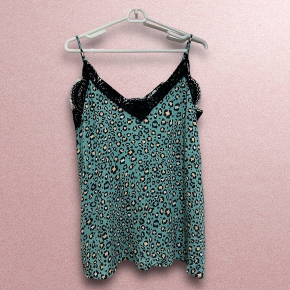 💕NWOT cami top - Picture 1 of 3